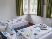 Schlafzimmer mit 2 Betten